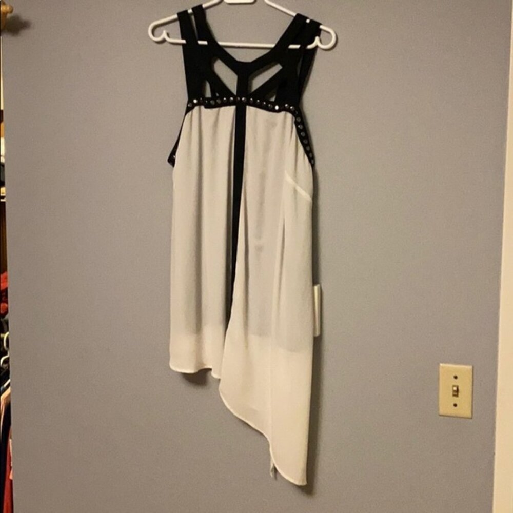 Sleeveless blouse